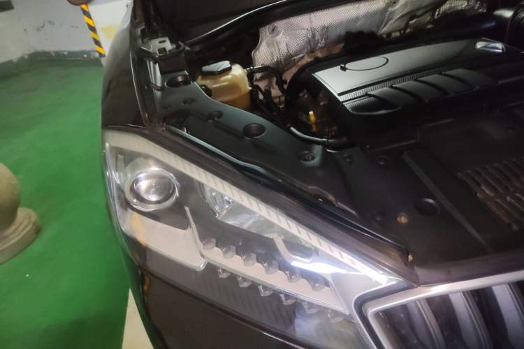 Used BORGWARD BX7 2016 28T Four-Wheel Drive Flagship Version 5 Seats Right Front Headlight