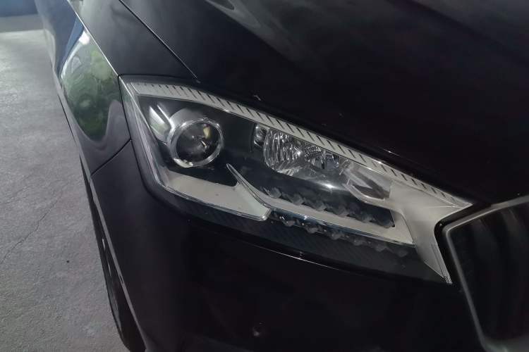 Used BORGWARD BX7 2016 28T Four-Wheel Drive Flagship Model 6 Seats Right Front Headlight