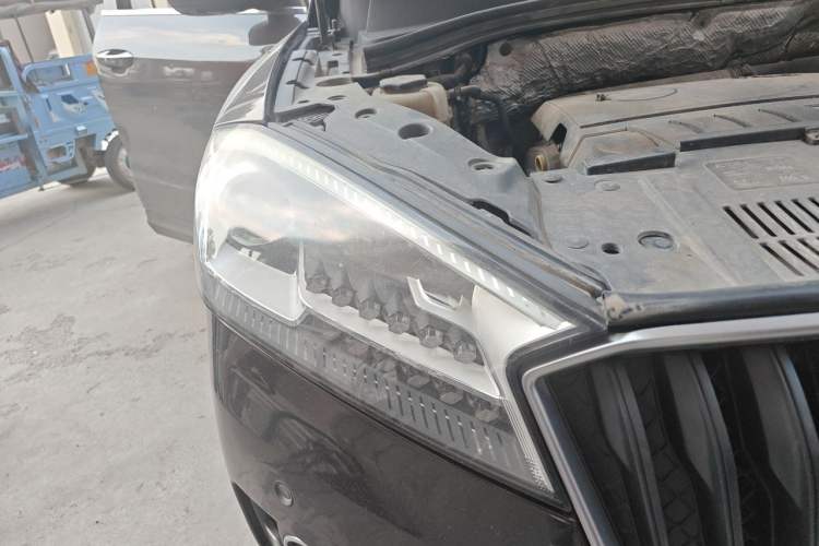 Used BORGWARD BX7 2016 28T Four-Wheel Drive Flagship Version 5 Seats Right Front Headlight