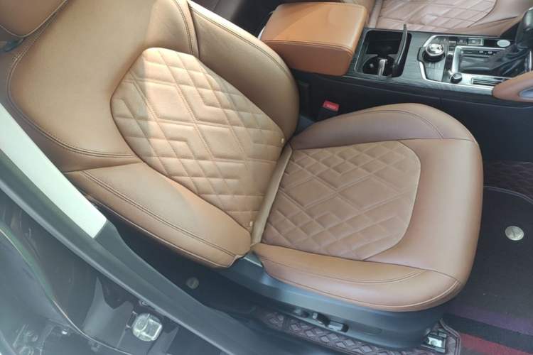 Used BORGWARD BX7 2016 28T Four-Wheel Drive Flagship Version 5 Seats Right Front Seat