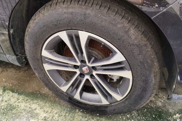 Used BORGWARD BX7 2016 28T Two-Wheel Drive Luxury Version 5 Seats Right Front Wheel Hub