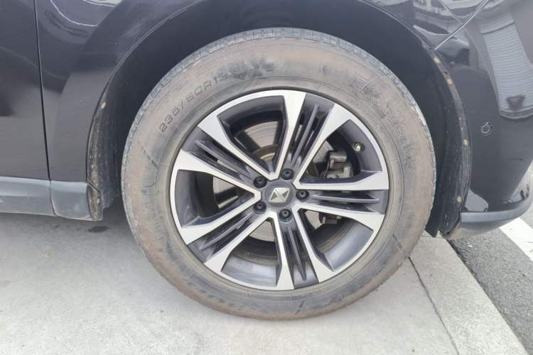 Used BORGWARD BX7 2016 28T Two-Wheel Drive Luxury Version 5 Seats Right Front Wheel Hub