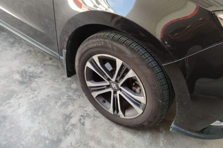 Used BORGWARD BX7 2016 28T Two-Wheel Drive Luxury Version 5 Seats Right Front Wheel Hub