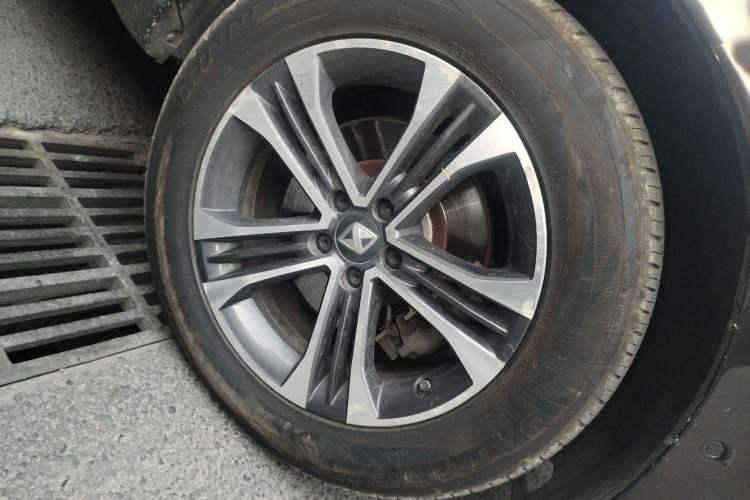 Used BORGWARD BX7 2016 28T Four-Wheel Drive Flagship Version 5 Seats Right Front Wheel Hub