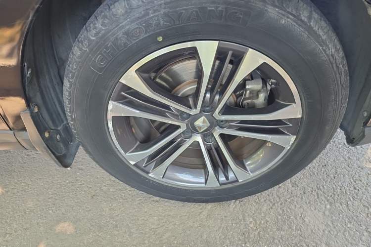 Used BORGWARD BX7 2016 28T Two-Wheel Drive Luxury Version 5 Seats Right Front Wheel Hub