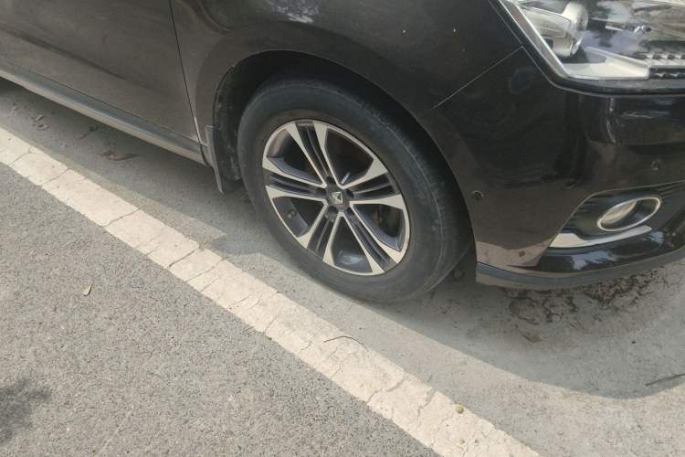 Used BORGWARD BX7 2016 28T Two-Wheel Drive Luxury Version 5 Seats Right Front Wheel Hub