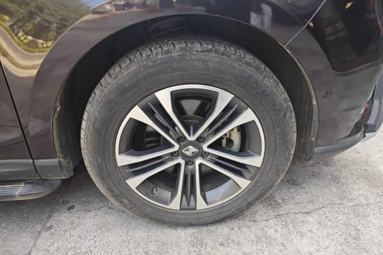 Used BORGWARD BX7 2016 28T Two-Wheel Drive Luxury Version 5 Seats Right Front Wheel Hub