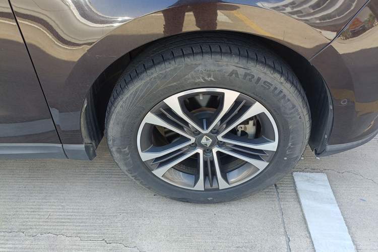 Used BORGWARD BX7 2016 28T Four-Wheel Drive Flagship Version 5 Seats Right Front Wheel Hub