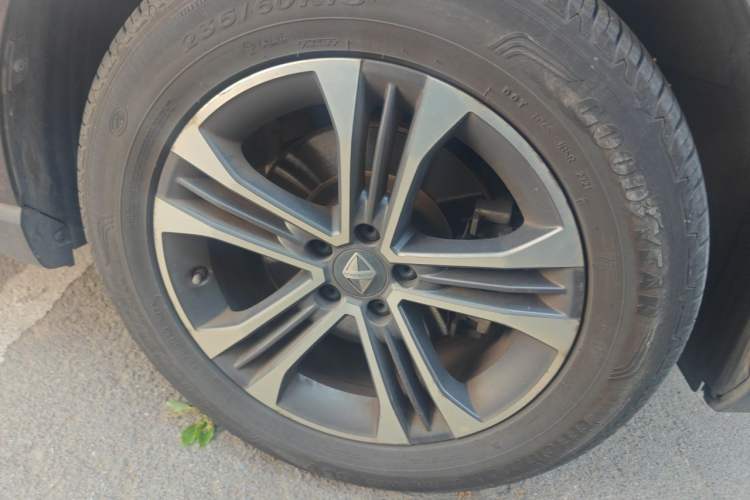 Used BORGWARD BX7 2016 28T Four-Wheel Drive Flagship Version 5 Seats Right Front Wheel Hub