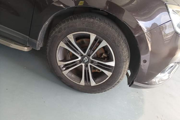 Used BORGWARD BX7 2016 28T Two-Wheel Drive Luxury Version 5 Seats Right Front Wheel Hub