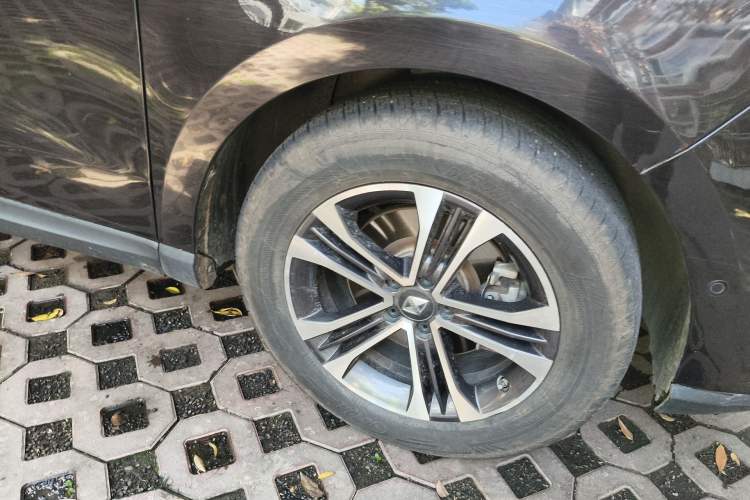 Used BORGWARD BX7 2016 28T Two-Wheel Drive Luxury Version 5 Seats Right Front Wheel Hub