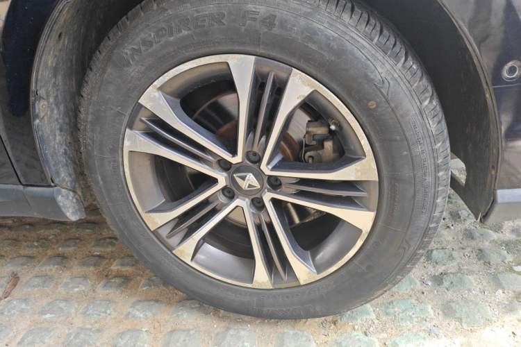 Used BORGWARD BX7 2016 28T Two-Wheel Drive Luxury Version 5 Seats Right Front Wheel Hub