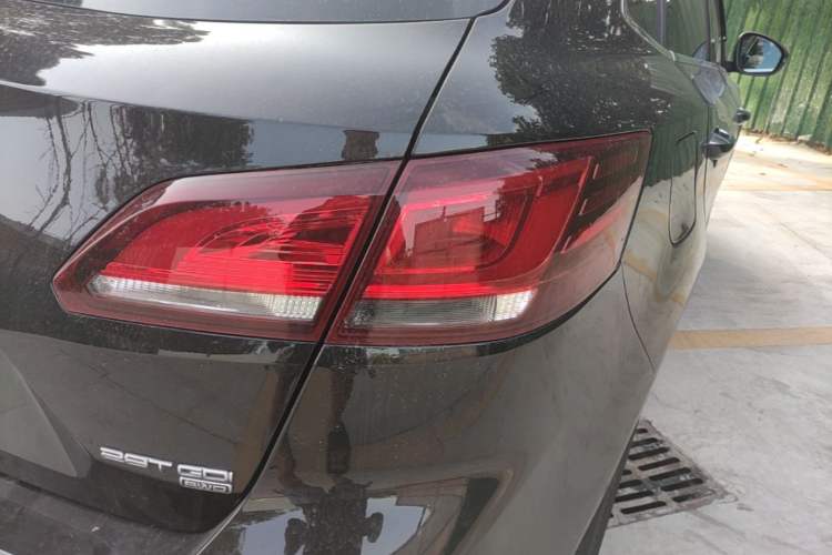 Used BORGWARD BX7 2016 28T Four-Wheel Drive Flagship Version 5 Seats Right Rear Taillight