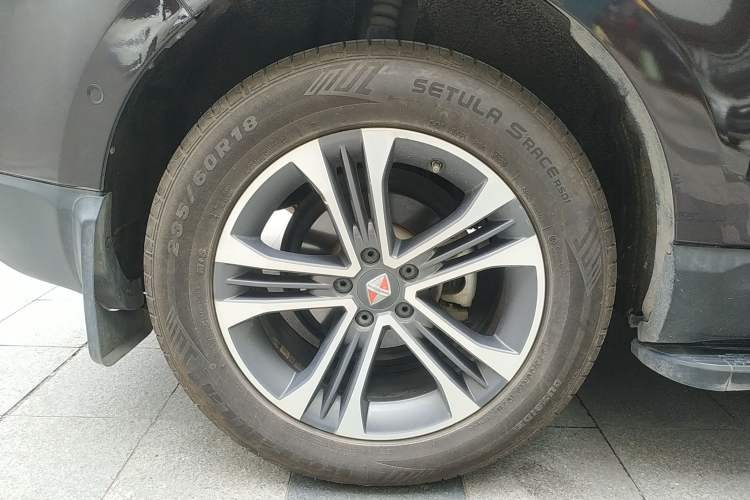 Used BORGWARD BX7 2016 28T Four-Wheel Drive Flagship Version 5 Seats Right Rear Wheel Hub