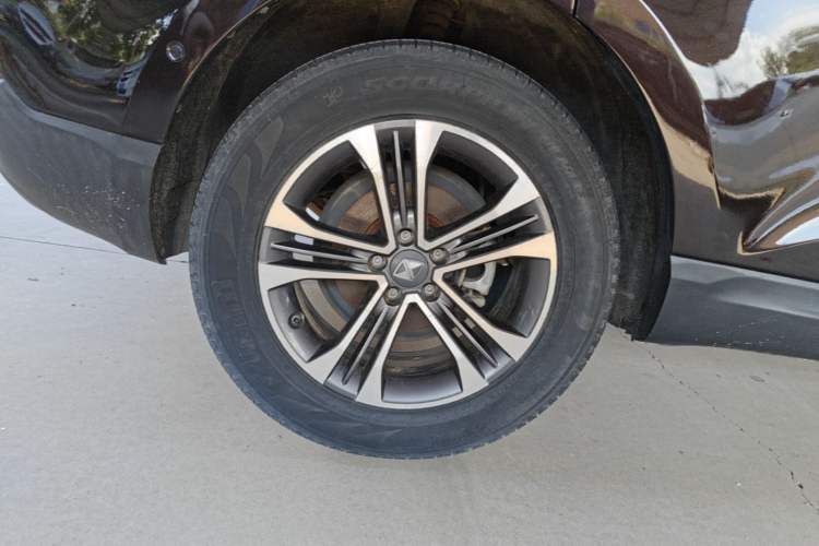 Used BORGWARD BX7 2016 28T Four-Wheel Drive Flagship Version 5 Seats Right Rear Wheel Hub