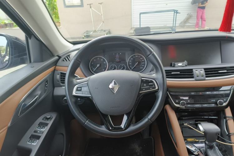 Used BORGWARD BX7 2016 28T Two-Wheel Drive Luxury Version 5 Seats Steering Wheel