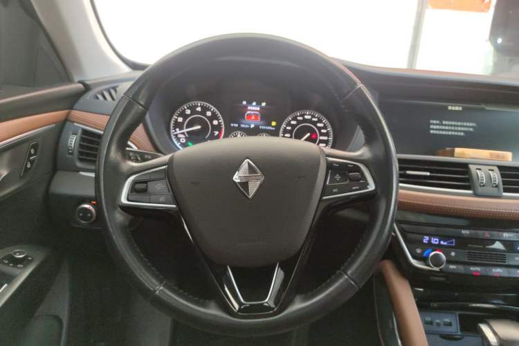 Used BORGWARD BX7 2016 28T Two-Wheel Drive Luxury Version 5 Seats Steering Wheel