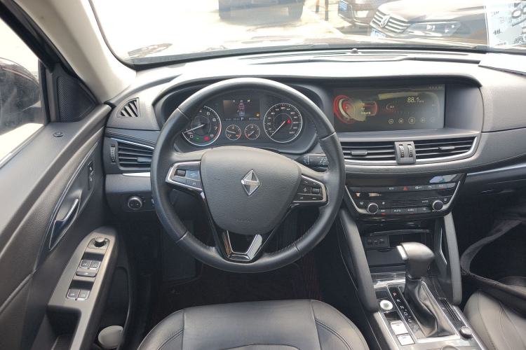 Used BORGWARD BX7 2016 28T Two-Wheel Drive Luxury Version 5 Seats Steering Wheel