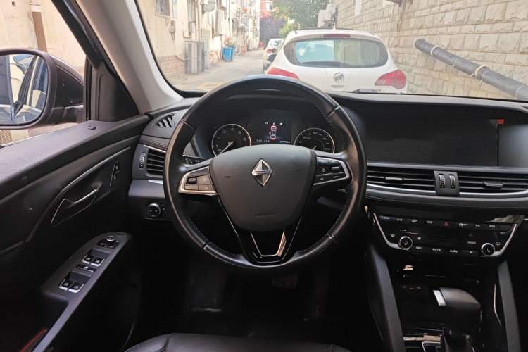 Used BORGWARD BX7 2016 28T Four-wheel Drive Flagship Version 7 Seats Steering Wheel
