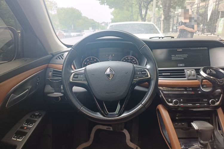Used BORGWARD BX7 2016 28T Two-Wheel Drive Luxury Version 5 Seats Steering Wheel