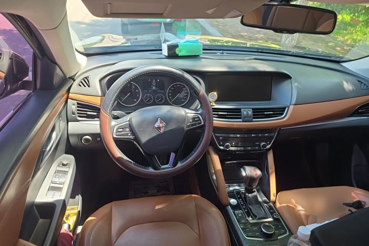 Used BORGWARD BX7 2016 28T Two-Wheel Drive Luxury Version 5 Seats Steering Wheel