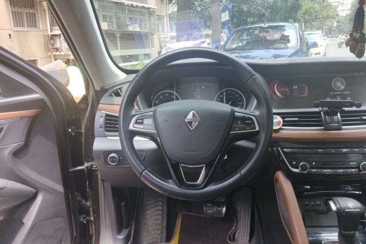 Used BORGWARD BX7 2016 28T Two-Wheel Drive Luxury Version 5 Seats Steering Wheel