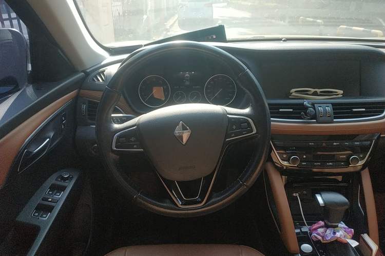 Used BORGWARD BX7 2016 28T Two-Wheel Drive Luxury Version 5 Seats Steering Wheel