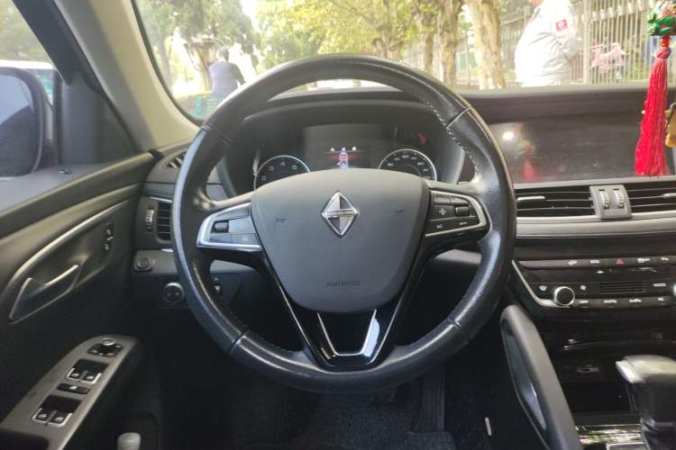 Used BORGWARD BX7 2016 28T Four-wheel Drive Luxury Edition 5 Seats Steering Wheel
