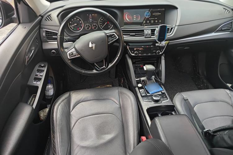 Used BORGWARD BX7 2016 28T Two-Wheel Drive Luxury Version 5 Seats Steering Wheel