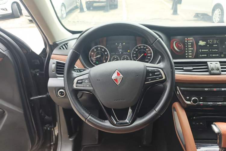Used BORGWARD BX7 2016 28T Two-Wheel Drive Luxury Version 5 Seats Steering Wheel
