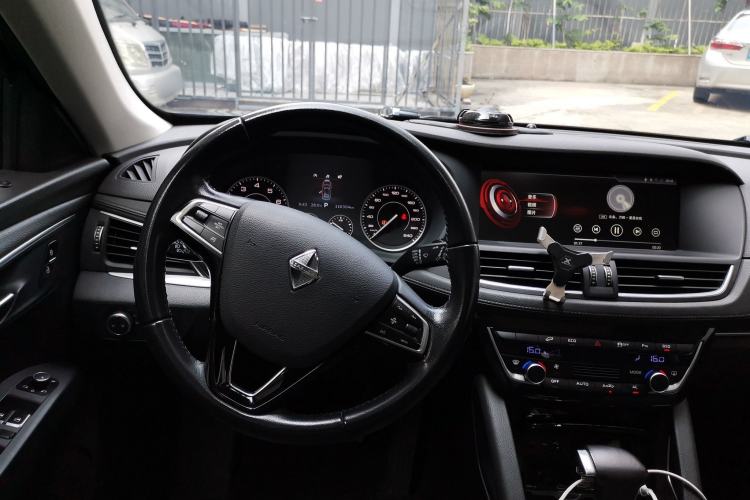 Used BORGWARD BX7 2016 28T Four-wheel Drive Luxury Edition 5 Seats Steering Wheel