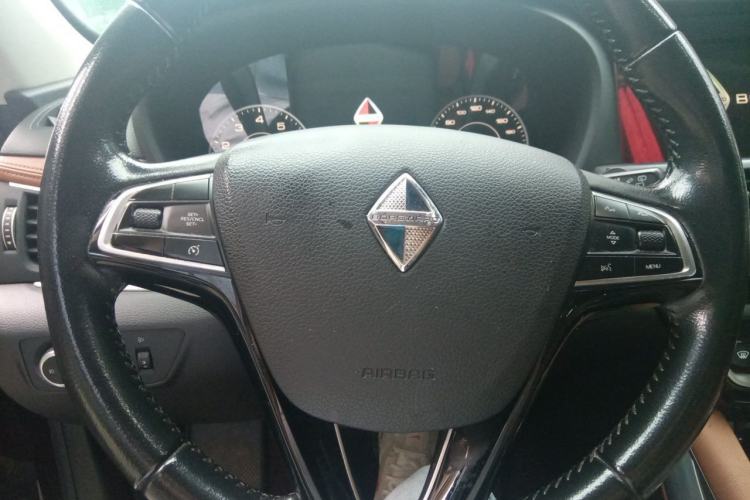 Used BORGWARD BX7 2016 28T Two-Wheel Drive Luxury Version 5 Seats Steering Wheel