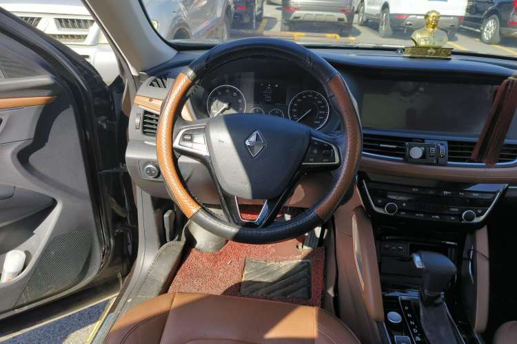 Used BORGWARD BX7 2016 28T Two-Wheel Drive Luxury Version 5 Seats Steering Wheel