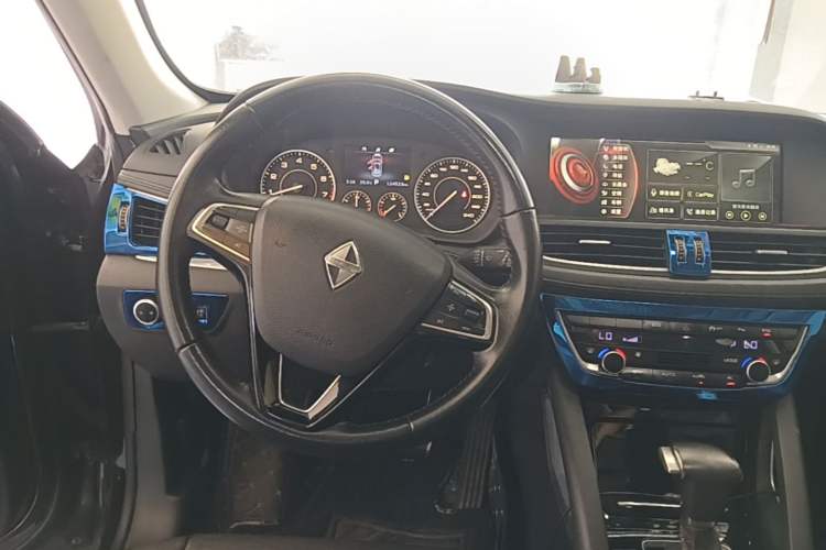 Used BORGWARD BX7 2016 28T Two-Wheel Drive Luxury Version 5 Seats Steering Wheel
