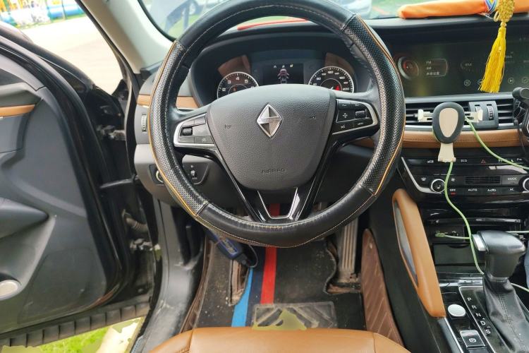 Used BORGWARD BX7 2016 28T Four-Wheel Drive Flagship Version 5 Seats Steering Wheel