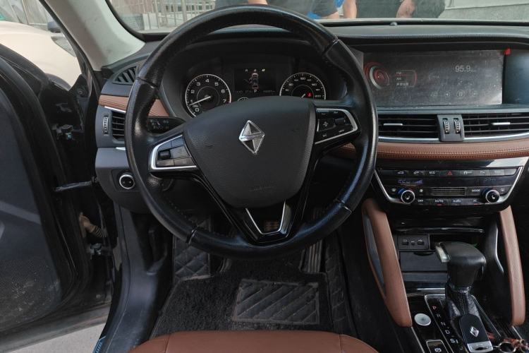 Used BORGWARD BX7 2016 28T Four-Wheel Drive Flagship Version 5 Seats Steering Wheel