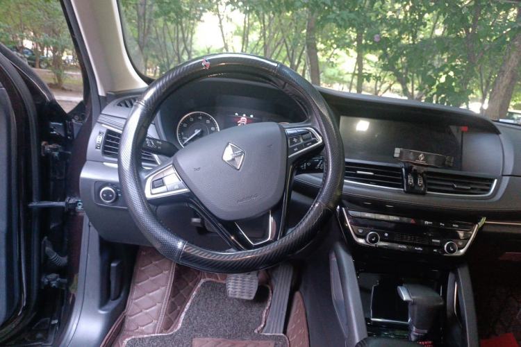 Used BORGWARD BX7 2016 28T Four-Wheel Drive Flagship Version 5 Seats Steering Wheel