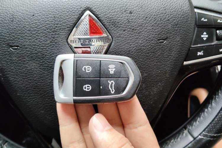 Used BORGWARD BX7 2016 28T Two-Wheel Drive Luxury Version 5 Seats Vehicle Key