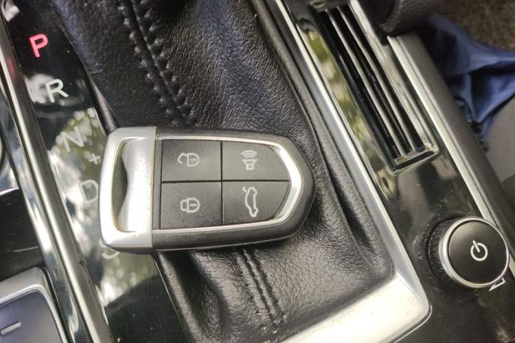 Used BORGWARD BX7 2016 28T Four-wheel Drive Luxury Edition 5 Seats Vehicle Key
