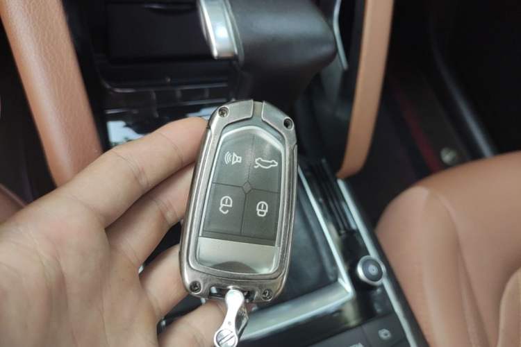 Used BORGWARD BX7 2016 28T Four-Wheel Drive Flagship Version 5 Seats Vehicle Key