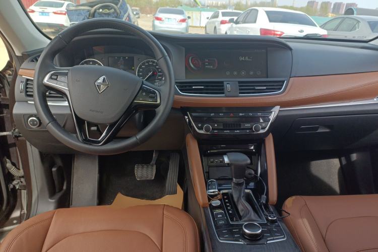 Used BORGWARD BX7 2016 28T Four-wheel Drive Luxury Edition 5 Seats Center Console