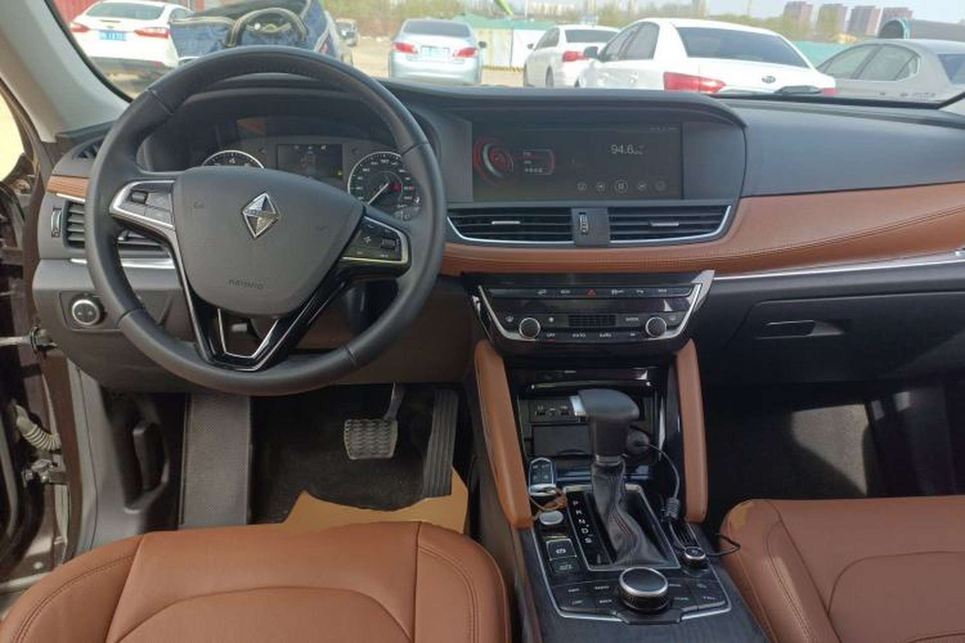 Used BORGWARD BX7 2016 28T Four-wheel Drive Luxury Edition 5 Seats Center Console