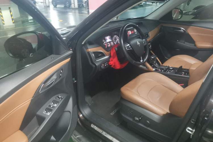Used BORGWARD BX7 2016 28T Two-Wheel Drive Luxury Version 5 Seats Driver Seat