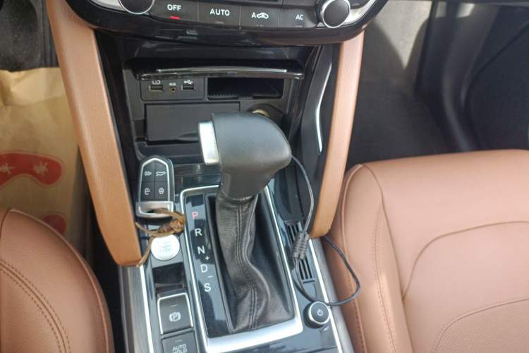 Used BORGWARD BX7 2016 28T Four-wheel Drive Luxury Edition 5 Seats Gear Lever