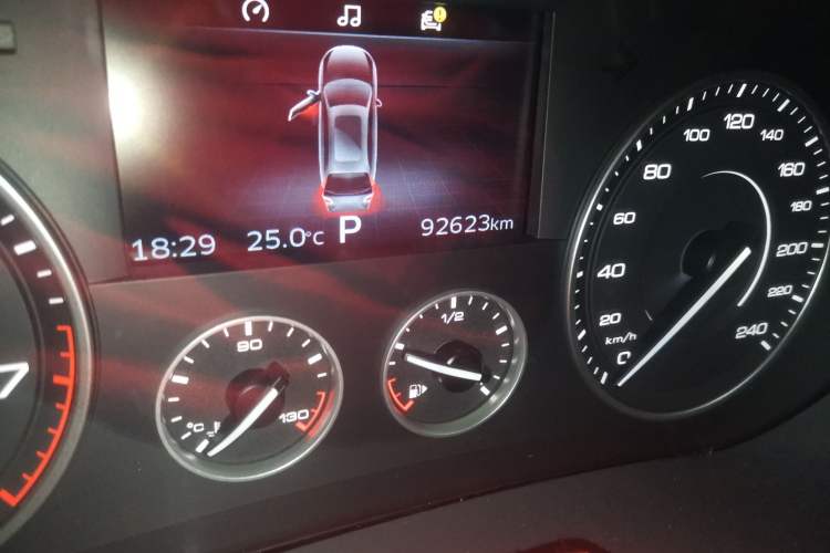 Used BORGWARD BX7 2016 28T Two-Wheel Drive Luxury Version 5 Seats Odometer Close Up