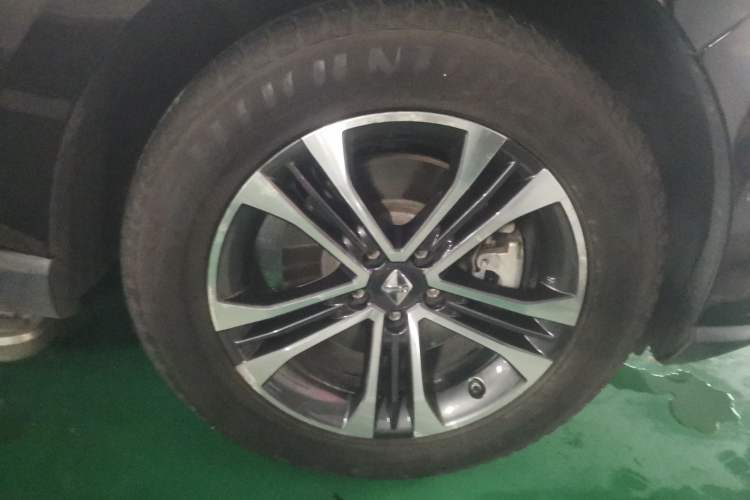 Used BORGWARD BX7 2016 28T Two-Wheel Drive Luxury Version 5 Seats Right Front Wheel Hub