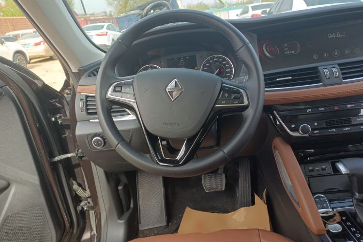 Used BORGWARD BX7 2016 28T Four-wheel Drive Luxury Edition 5 Seats Steering Wheel