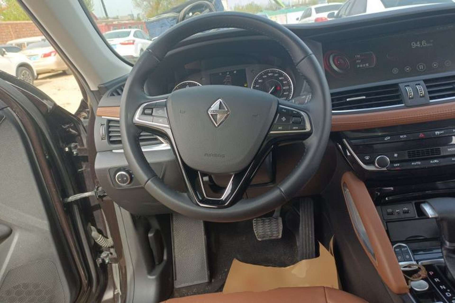 Used BORGWARD BX7 2016 28T Four-wheel Drive Luxury Edition 5 Seats Steering Wheel