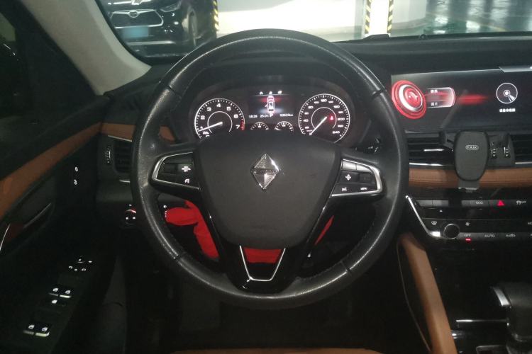 Used BORGWARD BX7 2016 28T Two-Wheel Drive Luxury Version 5 Seats Steering Wheel
