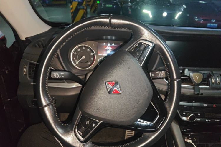 Used BORGWARD BX7 2016 28T Two-Wheel Drive Luxury Version 5 Seats Steering Wheel